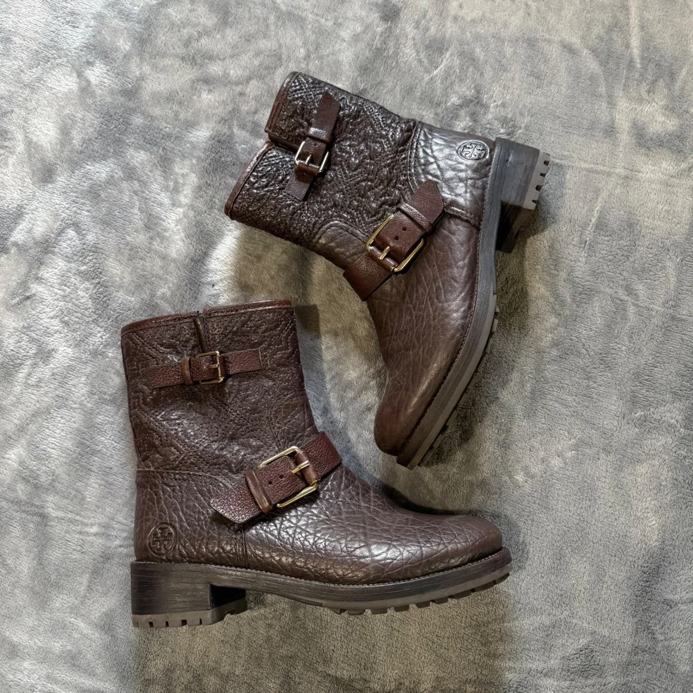 Tory Burch Chrystie Moto Boots 6.5M Brown Pebbled Leather Buckle Zip Lug Sole
